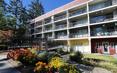 Building Front | The Encore Apartments in Lynwood, WA 98036